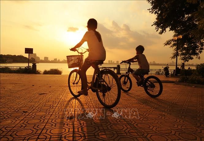 ha noi diu dang trong nang vang dau thu