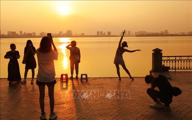 ha noi diu dang trong nang vang dau thu