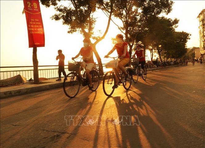 ha noi diu dang trong nang vang dau thu