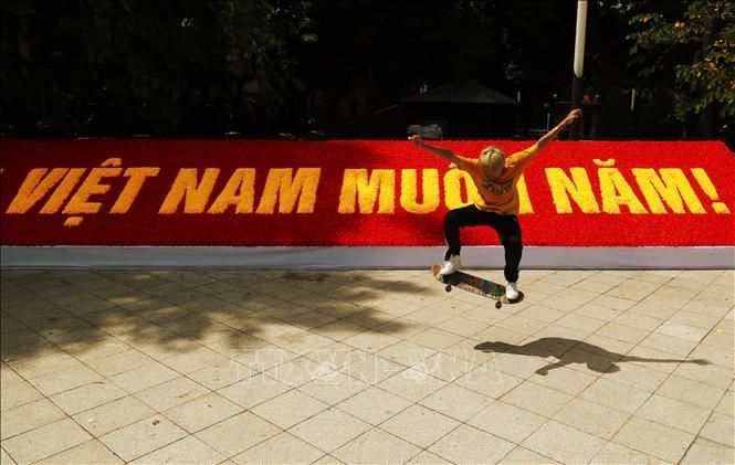 ha noi diu dang trong nang vang dau thu