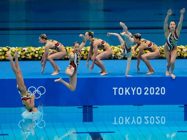 Xem các nữ VĐV xinh đẹp 'khiêu vũ' dưới nước tại Olympic Tokyo
