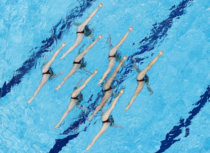 Xem các nữ VĐV xinh đẹp 'khiêu vũ' dưới nước tại Olympic Tokyo