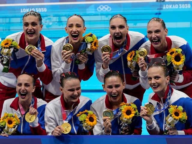 Xem các nữ VĐV xinh đẹp 'khiêu vũ' dưới nước tại Olympic Tokyo