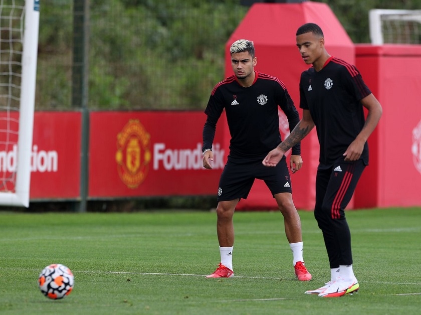 Chuyển nhượng cầu thủ Ngoại hạng Anh: Tottenham gây sốc ký Raheem Sterling; MU nên thêm hợp đồng mới; Sancho tập buổi đầu tiên với Quỷ đỏ