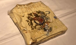 Lát bánh cưới 40 năm tuổi của Hoàng gia Anh được bán đấu giá 2.500 USD