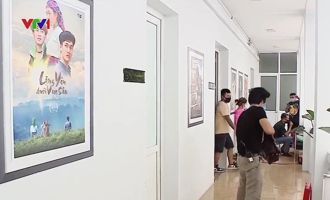 Bi hài chuyện phim 'Hương vị tình thân', 'Ngày mai bình yên' quay giữ mùa dịch Bi hài chuyện phim 'Hương vị tình thân', 'Ngày mai bình yên' quay giữ mùa dịch