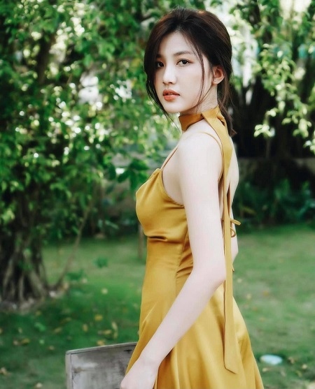 Lương Thanh xinh đẹp trong trang phục gợi cảm khác xa trên phim '11 tháng 5 ngày'