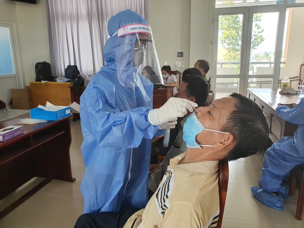 Cả nước có hơn 17,4 triệu liều vaccine Covid-19 đã tiêm chủng; TP. Hồ Chí Minh vận hành 'ATM oxy' Cả nước có hơn 17,4 triệu liều vaccine Covid-19 đã tiêm chủng; TP. Hồ Chí Minh vận hành 'ATM oxy'