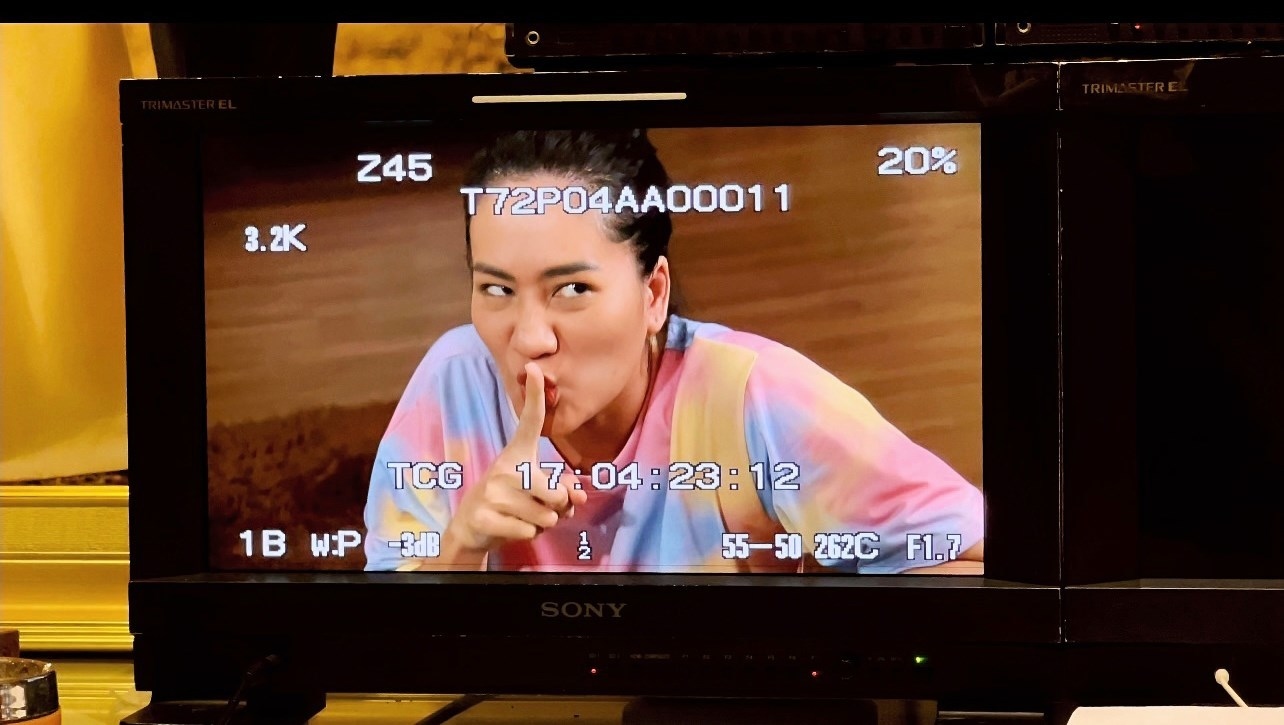 Ảnh hậu trường tươi vui của dàn diễn viên Hương vị tình thân, khác hẳn diễn biến trên phim