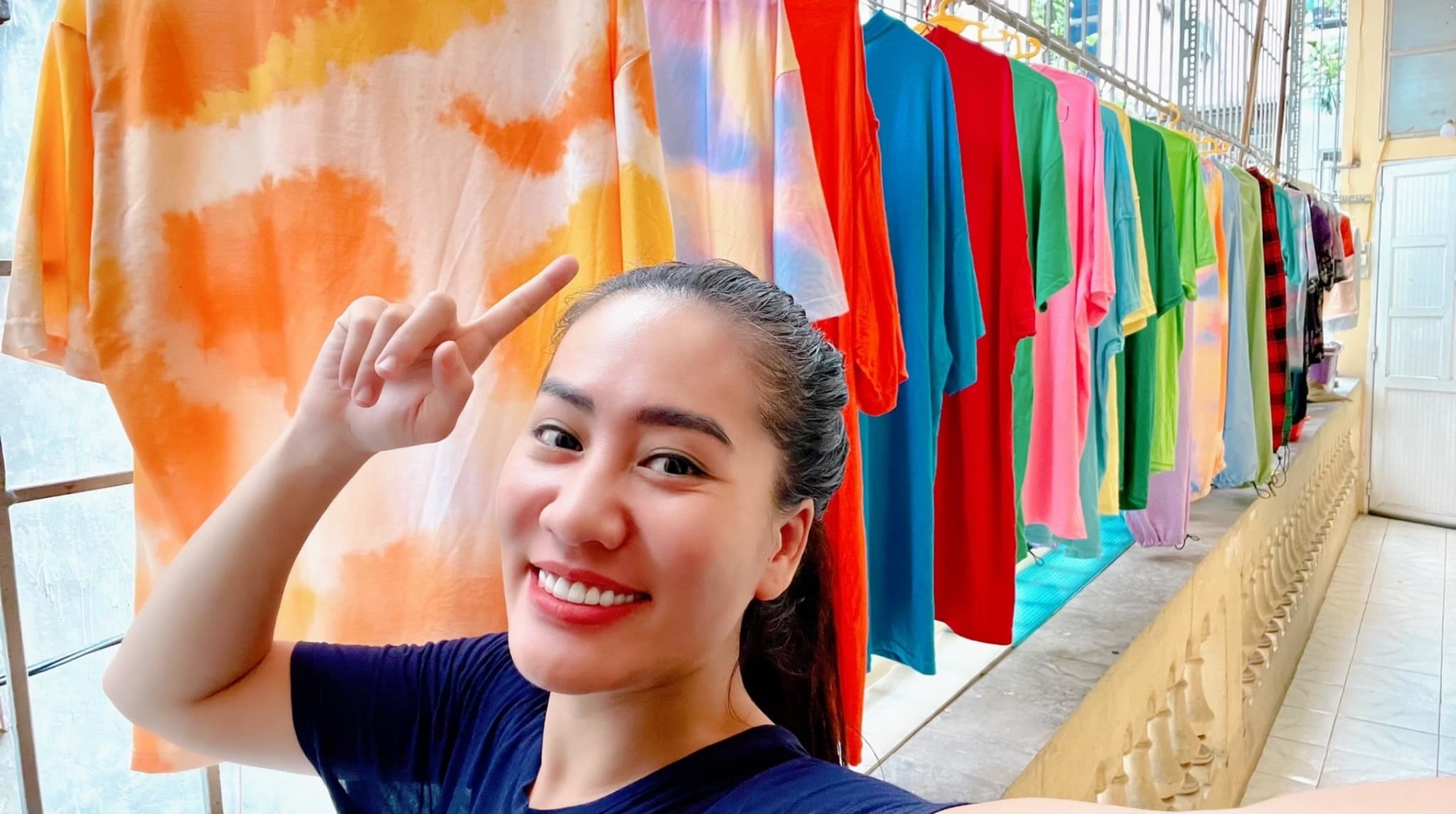 Ảnh hậu trường tươi vui của dàn diễn viên Hương vị tình thân, khác hẳn diễn biến trên phim