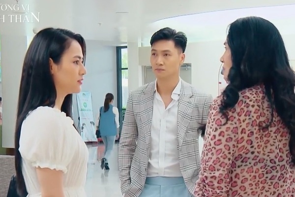 Bà Xuân 'Hương vị tình thân' đang gây sốt cộng đồng mạng bởi đã có 2 Bà Xuân 'Hương vị tình thân' đang gây sốt cộng đồng mạng bởi đã có 2