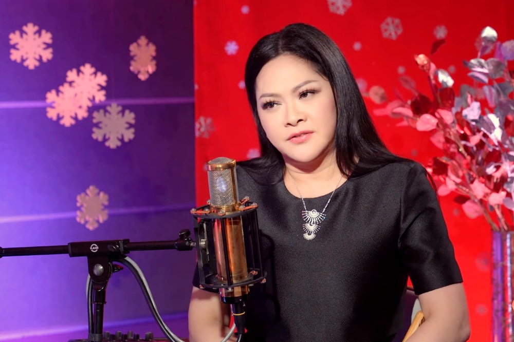 Ca sĩ Như Quỳnh từng thừa nhận, liên tục sử dụng thuốc trị một khối u trong não khiến cơ thể chị tích nước và sưng phù. 