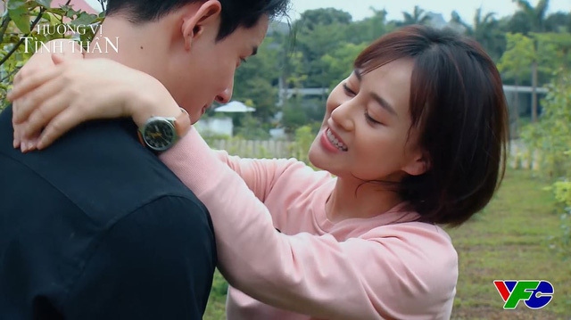 Cảnh đáng nhớ của Phương Oanh (Nam) và Sỹ Hưng (Dũng) trong Hương vị tình thân. Cảnh đáng nhớ của Phương Oanh (Nam) và Sỹ Hưng (Dũng) trong Hương vị tình thân.