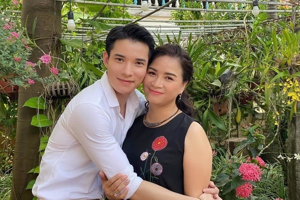 Những kỷ niệm đáng nhớ của và Phương Oanh khi đóng phim 'Hương vị tình thân' Những kỷ niệm đáng nhớ của và Phương Oanh khi đóng phim 'Hương vị tình thân'