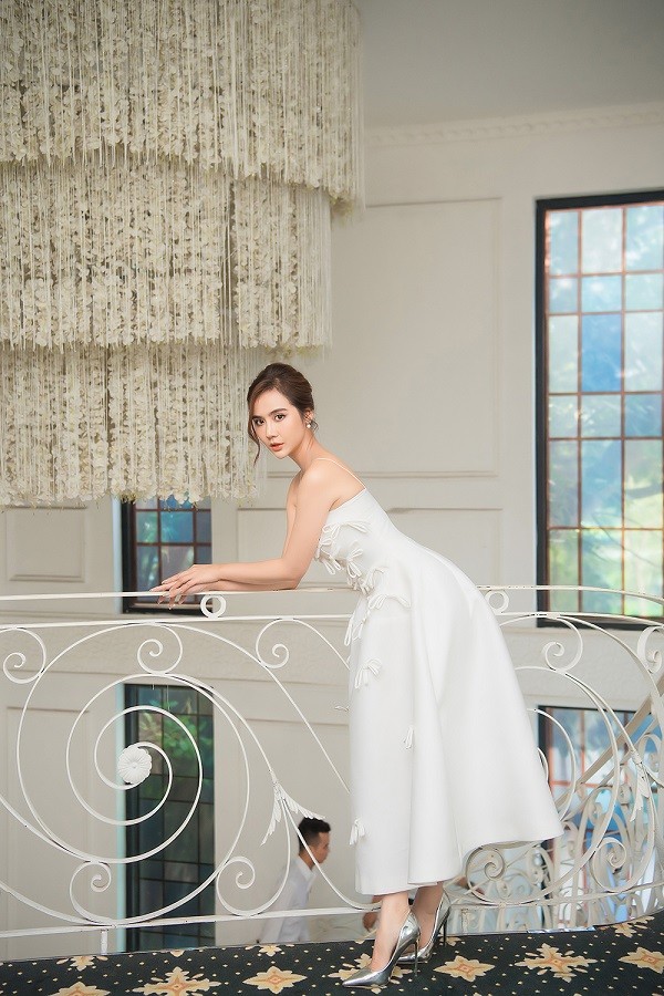 Đầu tư nhiều tiền bạc và dồn hết tâm huyết, thời gian cho nhân vật, cô nói rất vui vì vai Vân Trang giành nhiều thiện cảm từ khán giả. Mỗi ngày, cô đều nhận được rất nhiều tin nhắn động viên. Bộ phim hiện ở chặng cuối, dự kiến kết thúc có hậu.