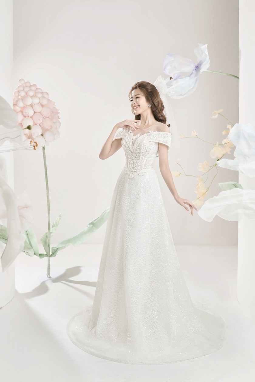 Thương ngày nắng về: Vân Vân làm mẫu hóa cô dâu trong vườn hoa Thương ngày nắng về: Vân Vân làm mẫu hóa cô dâu trong vườn hoa