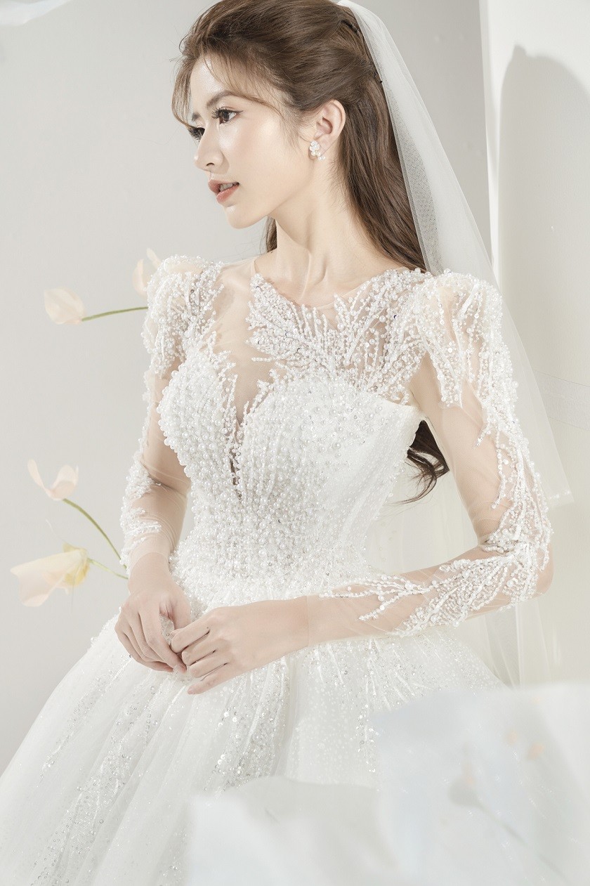 Thương ngày nắng về: Vân Vân làm mẫu hóa cô dâu trong vườn hoa Thương ngày nắng về: Vân Vân làm mẫu hóa cô dâu trong vườn hoa