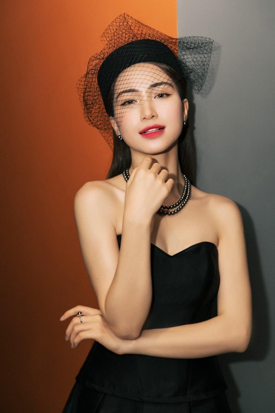 Hòa Minzy Phong cách thời trang tiểu thư điệu đà của Hòa Minzy