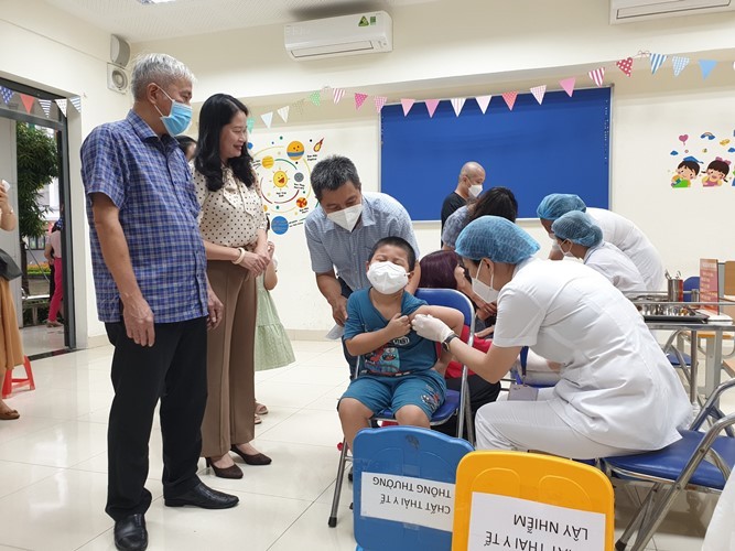 Hà Nội đồng loạt tăng tốc tiêm vaccine Covid-19. (Nguồn: SK&ĐS) Hà Nội đồng loạt tăng tốc tiêm vaccine Covid-19. (Nguồn: SK&ĐS)