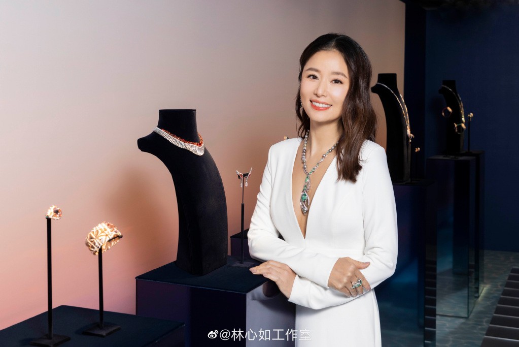 Lâm Tâm Như khoe chiếc vòng cổ trị giá khoảng 6 triệu HKD (764.667 USD).