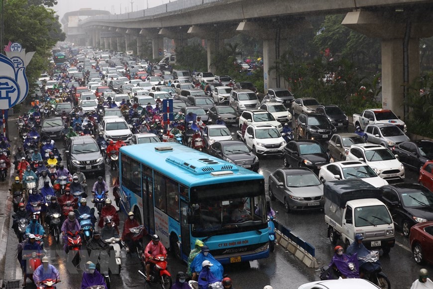 Dự báo thời tiết đêm nay và ngày mai (24-25/8): Hà Nội mưa vừa mưa to; Đông Bắc mưa rất to; Tây Nguyên, Nam Bộ mưa to cục bộ; Trung Bộ nắng nóng