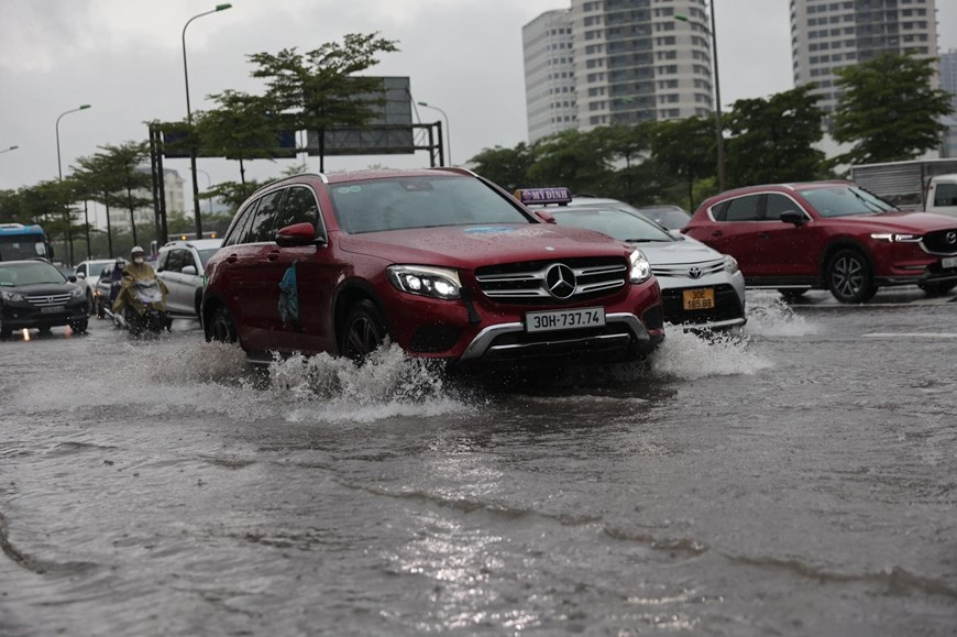Dự báo thời tiết đêm nay và ngày mai (25-26/8): Hà Nội, Bắc Bộ mưa to đến rất to và dông; Nam Bộ mưa to cục bộ; Trung Bộ ngày nắng, phía Nam nắng nóng Dự báo thời tiết đêm nay và ngày mai (25-26/8): Hà Nội, Bắc Bộ mưa to đến rất to và dông; Nam Bộ mưa to cục bộ; Trung Bộ ngày nắng, phía Nam nắng nóng