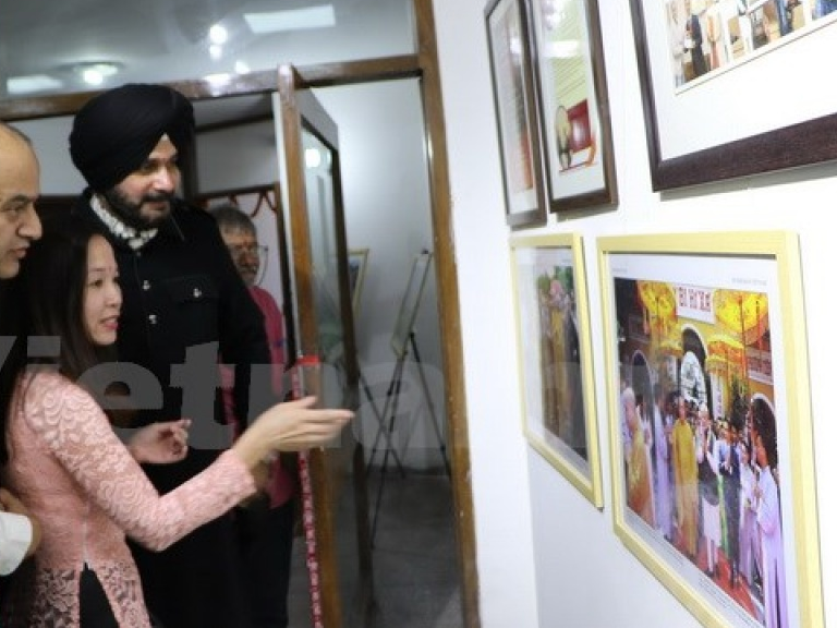 Khai mạc triển lãm ảnh Việt Nam tại Chandigarh