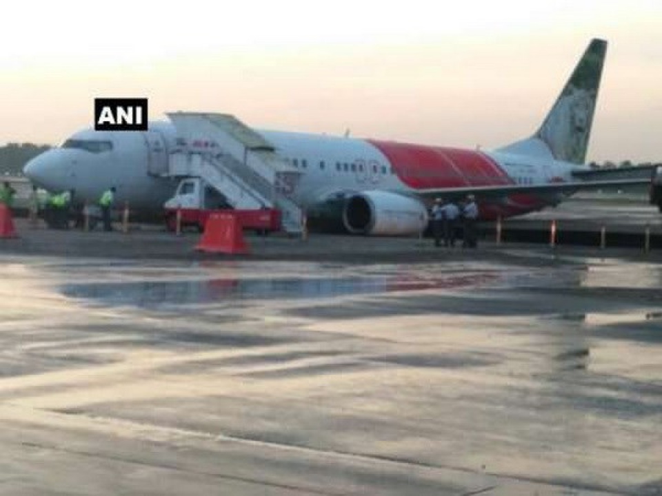 Máy bay của hãng Air India gặp phải sự cố hy hữu sau khi hạ cánh may bay cua hang air india gap phai su co hy huu sau khi ha canh