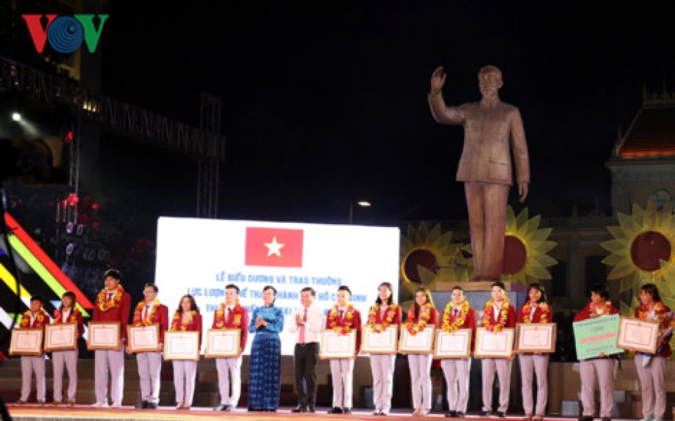 tp ho chi minh tuyen duong hlv vdv thi dau xuat sac tai sea games 29