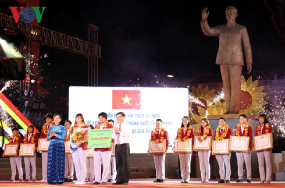 tp ho chi minh tuyen duong hlv vdv thi dau xuat sac tai sea games 29