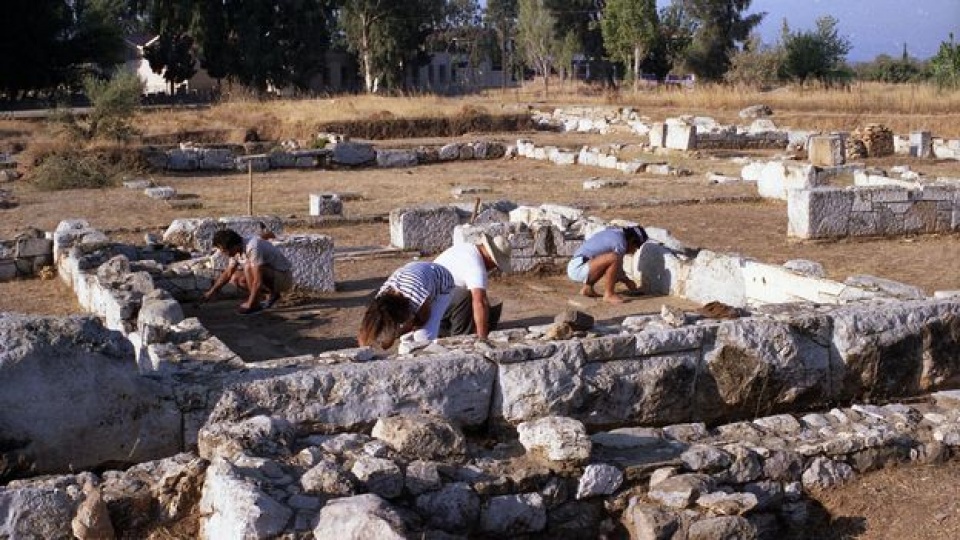 phat hien den tho nu than artemis tai hy lap