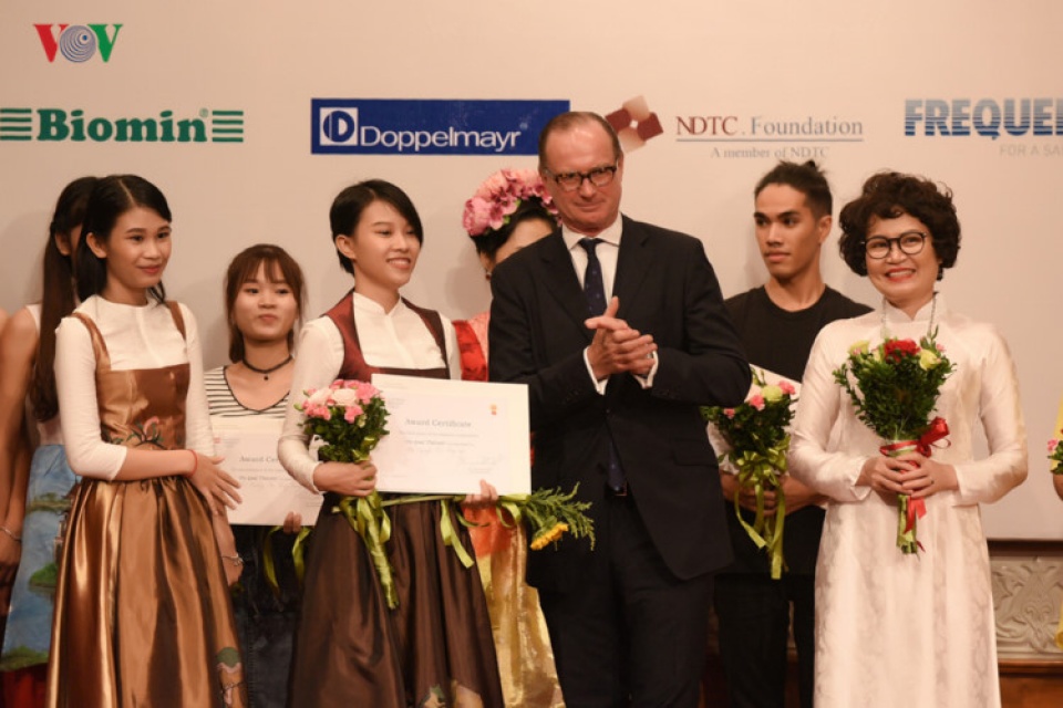 trao giai cuoc thi thiet ke thoi trang ao goes vietnam