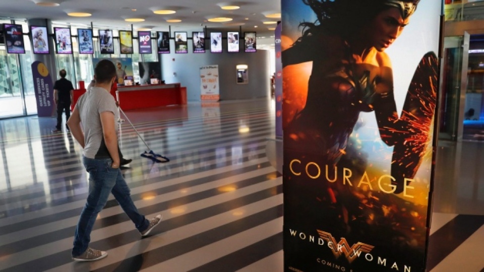 bao hoa chien luoc doanh thu cua hollywood sut giam the tham