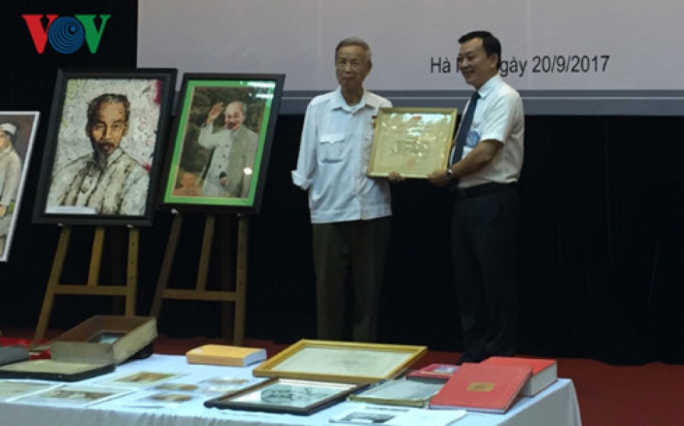 bao tang ho chi minh tiep nhan tai lieu hien vat ve bac ho