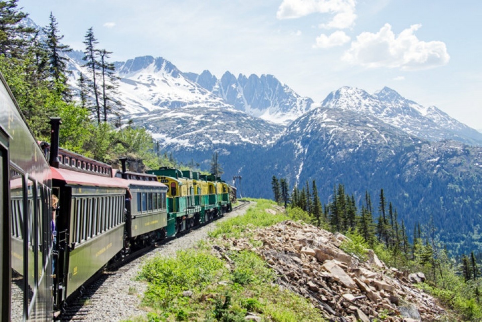 tuyen tau hoa thong nhat lot top tuyen duong sat dep nhat the gioi