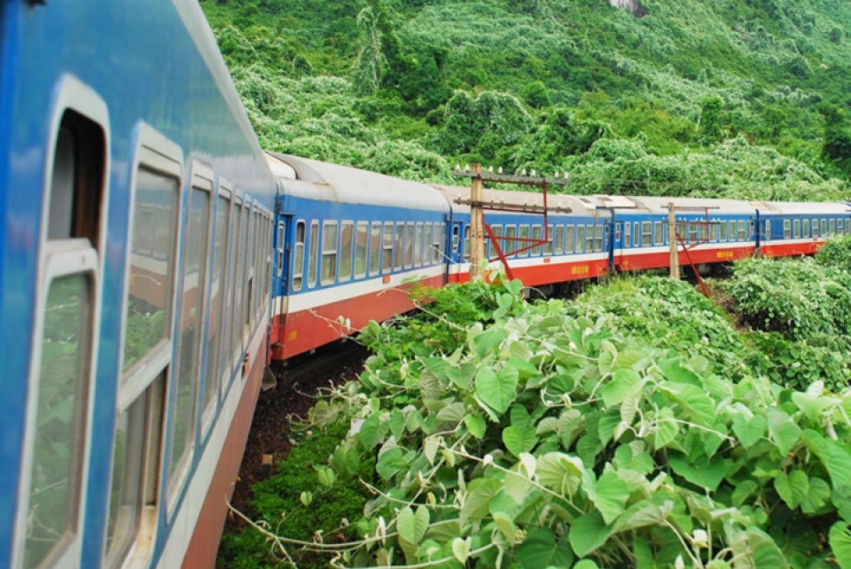 tuyen tau hoa thong nhat lot top tuyen duong sat dep nhat the gioi