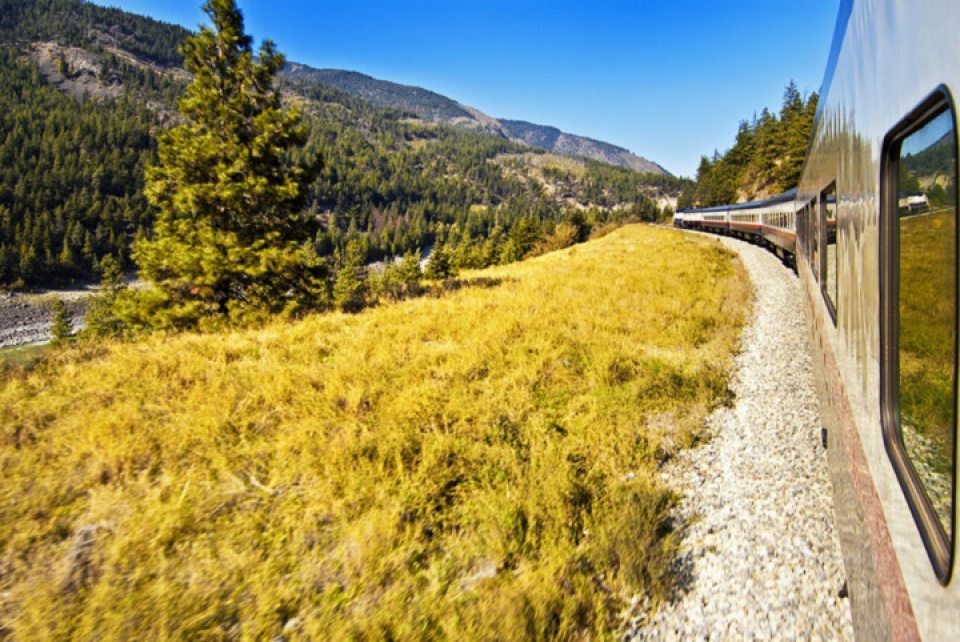 tuyen tau hoa thong nhat lot top tuyen duong sat dep nhat the gioi