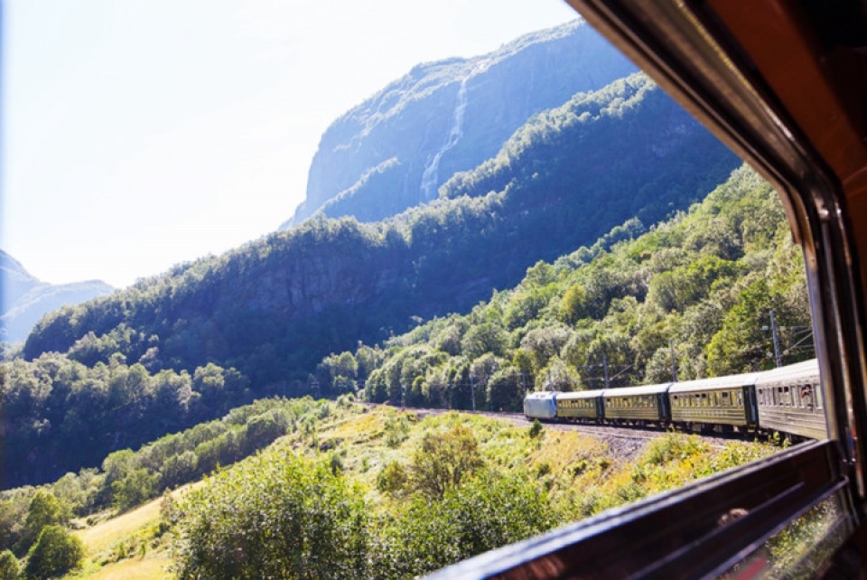 tuyen tau hoa thong nhat lot top tuyen duong sat dep nhat the gioi