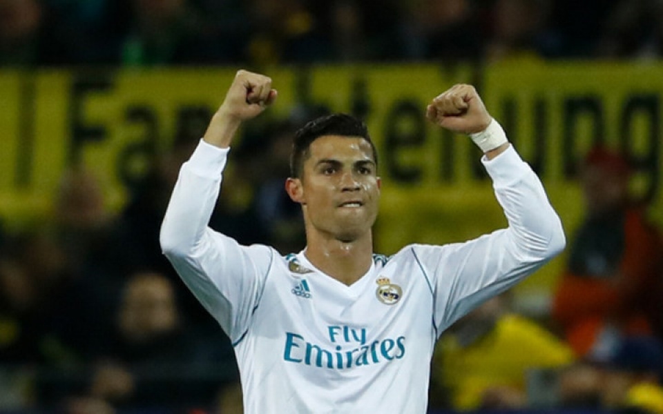 ronaldo duoc fan cuong tri an trong ngay lap ky luc an tuong