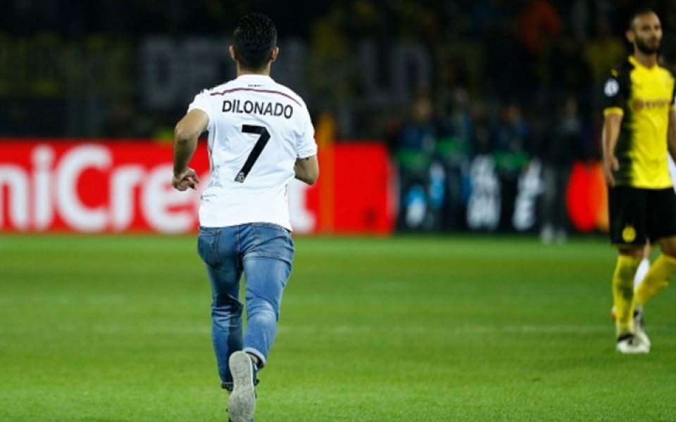 ronaldo duoc fan cuong tri an trong ngay lap ky luc an tuong