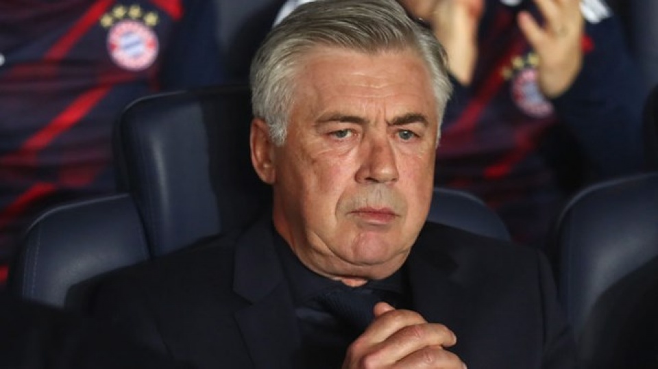 bayern munich sa thai carlo ancelotti sau tham bai tren dat phap
