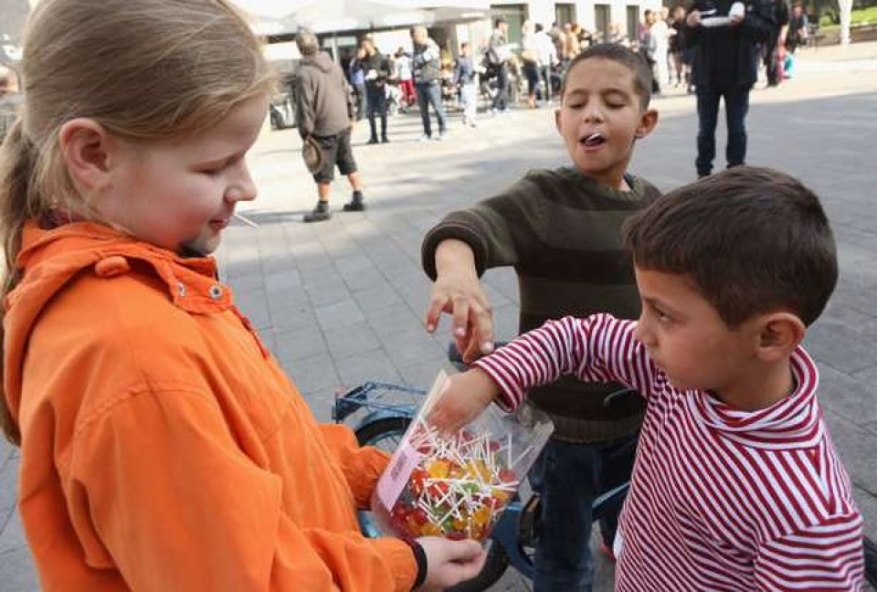 nhung hinh anh am ap chung minh long tot co o khap moi noi