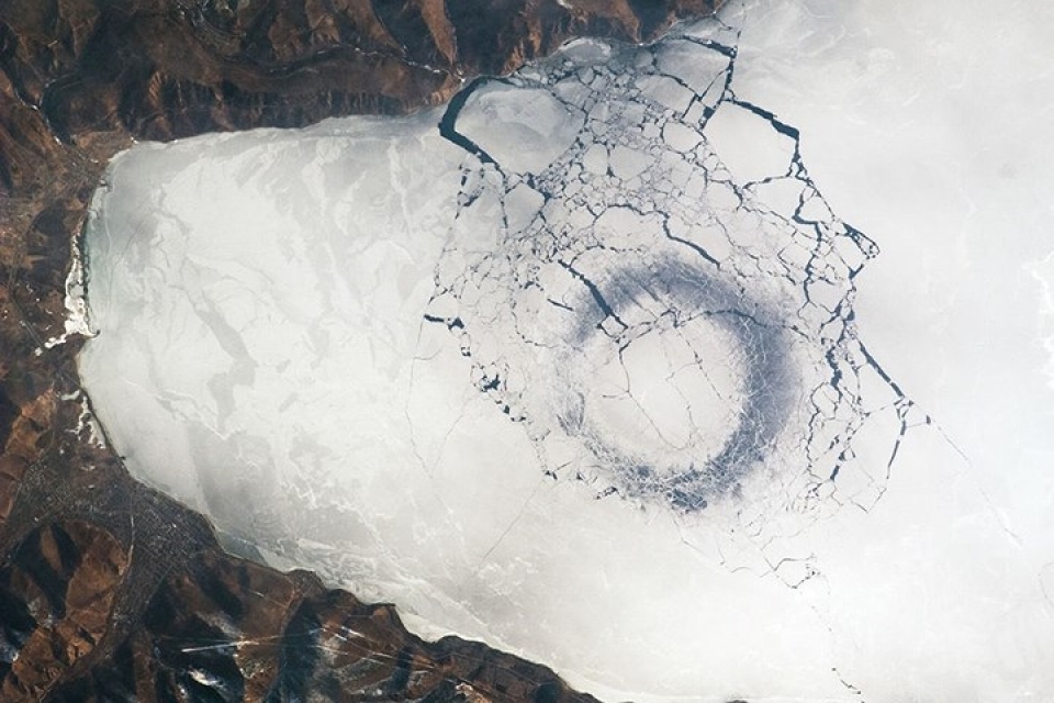 ve dep mat lanh trong vat cua ho baikal o siberia nga