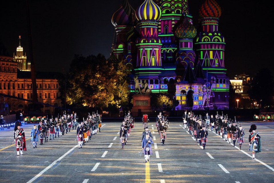 nga hoanh trang le hoi quan nhac lon nhat the gioi