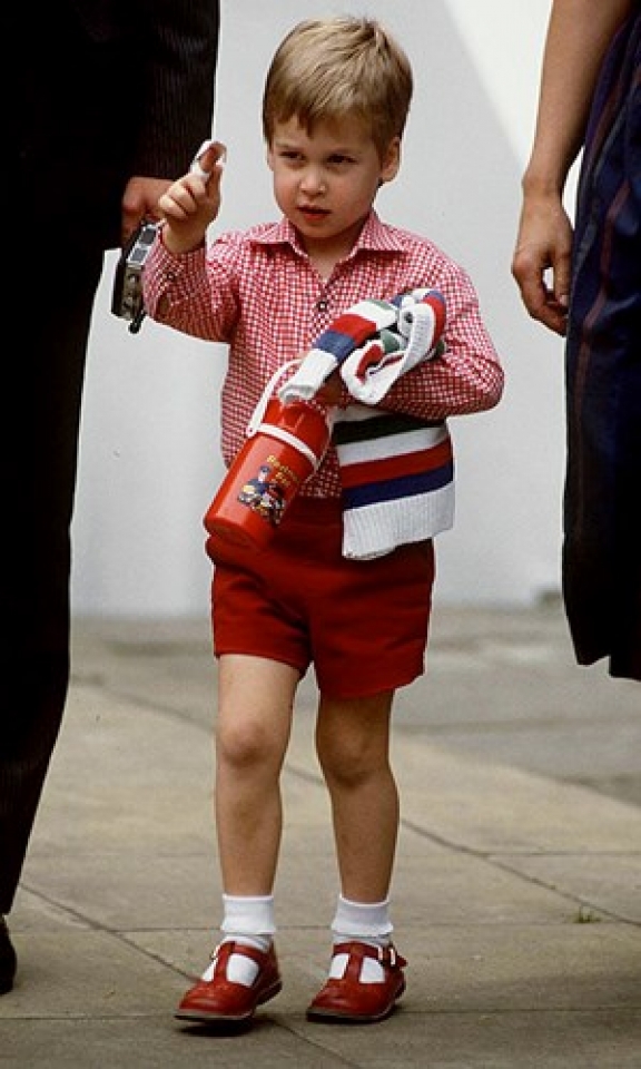 hinh anh dang yeu cua cac hoang tu va cong chua trong ngay dau di hoc