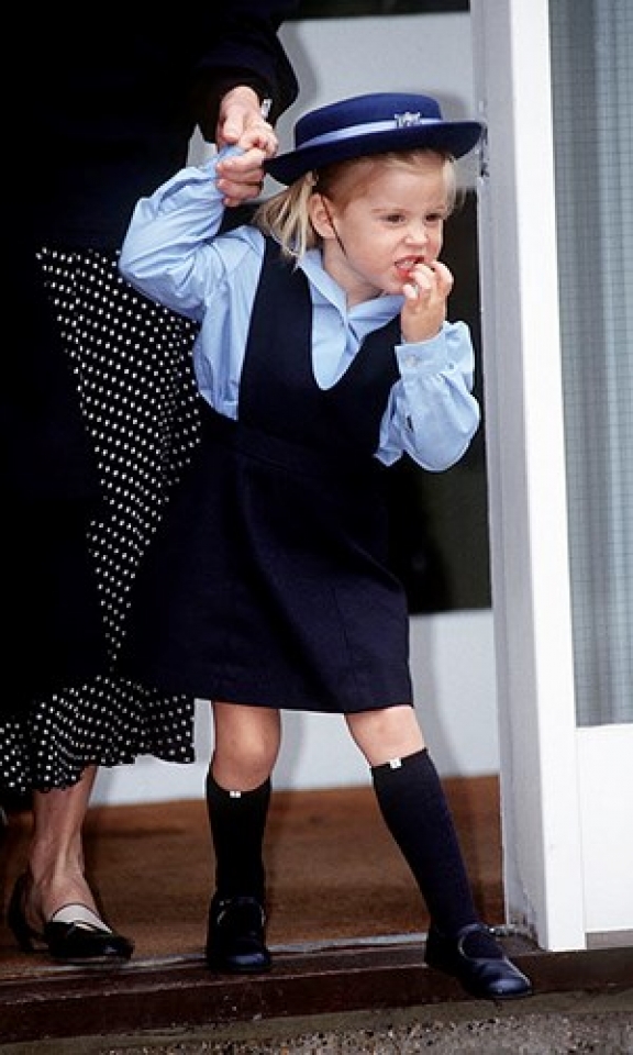 hinh anh dang yeu cua cac hoang tu va cong chua trong ngay dau di hoc