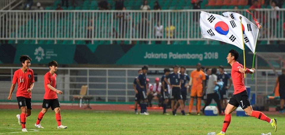 quang hai lot top 6 cau thu hua hen toa sang o asian cup 2019