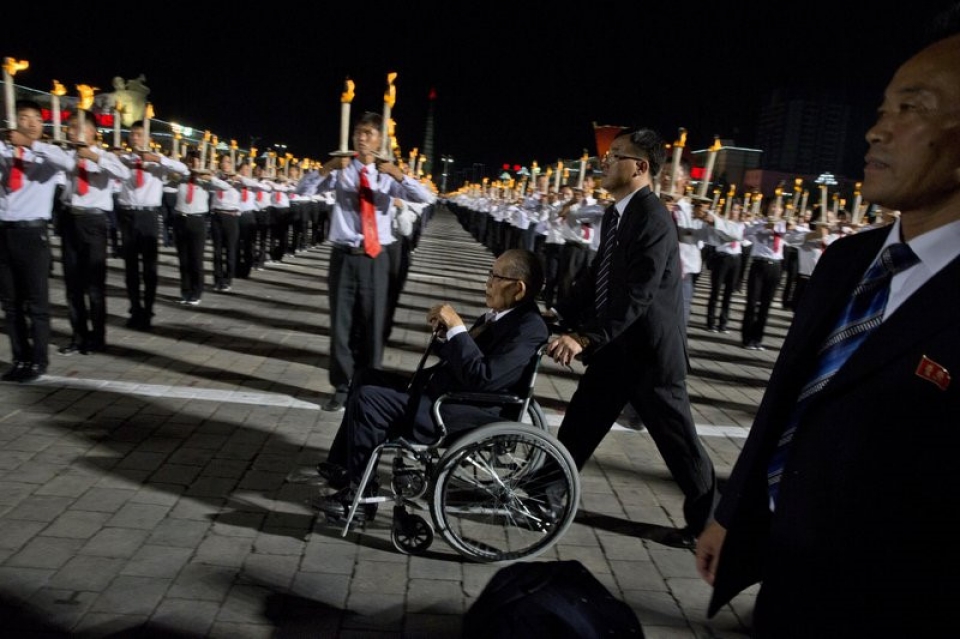 trieu tien hang nghin nguoi thap duoc dien mung quoc khanh