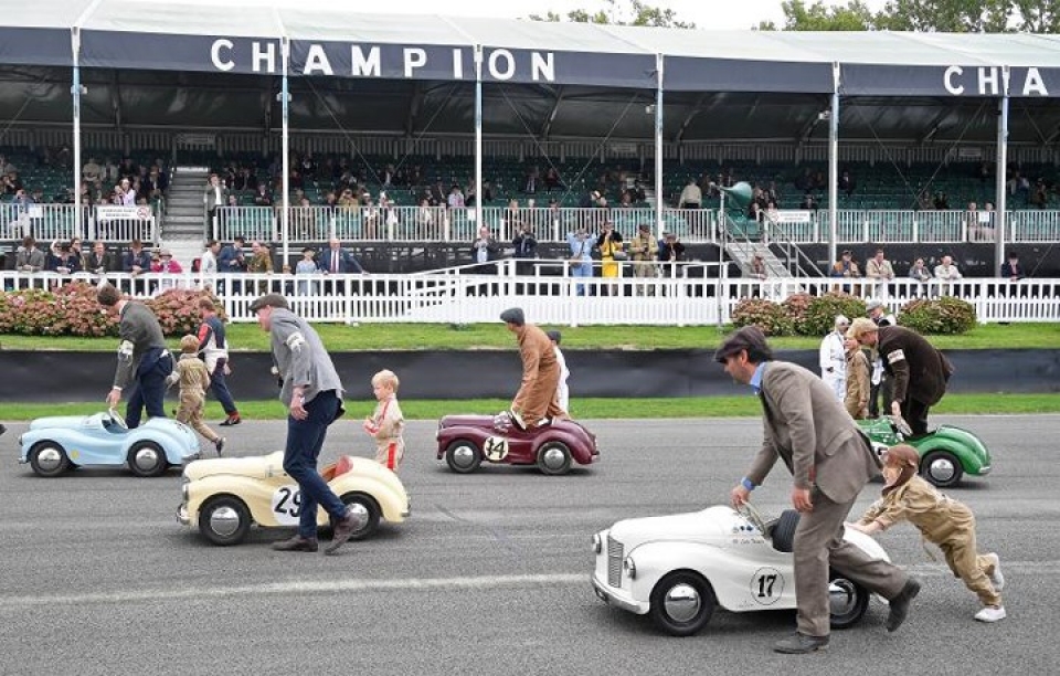 quay nguoc thoi gian tham gia cuoc dua xe co tu giua the ky 20