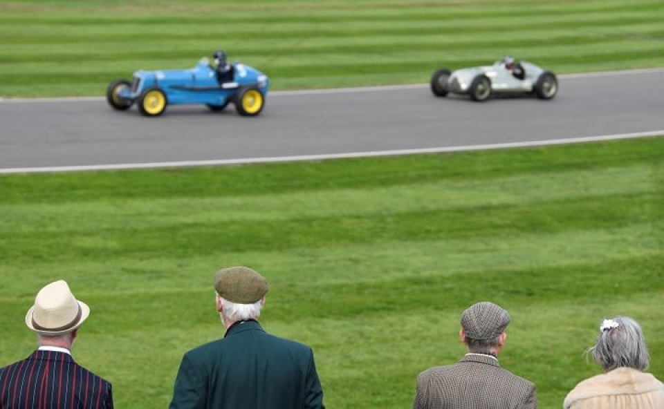 quay nguoc thoi gian tham gia cuoc dua xe co tu giua the ky 20